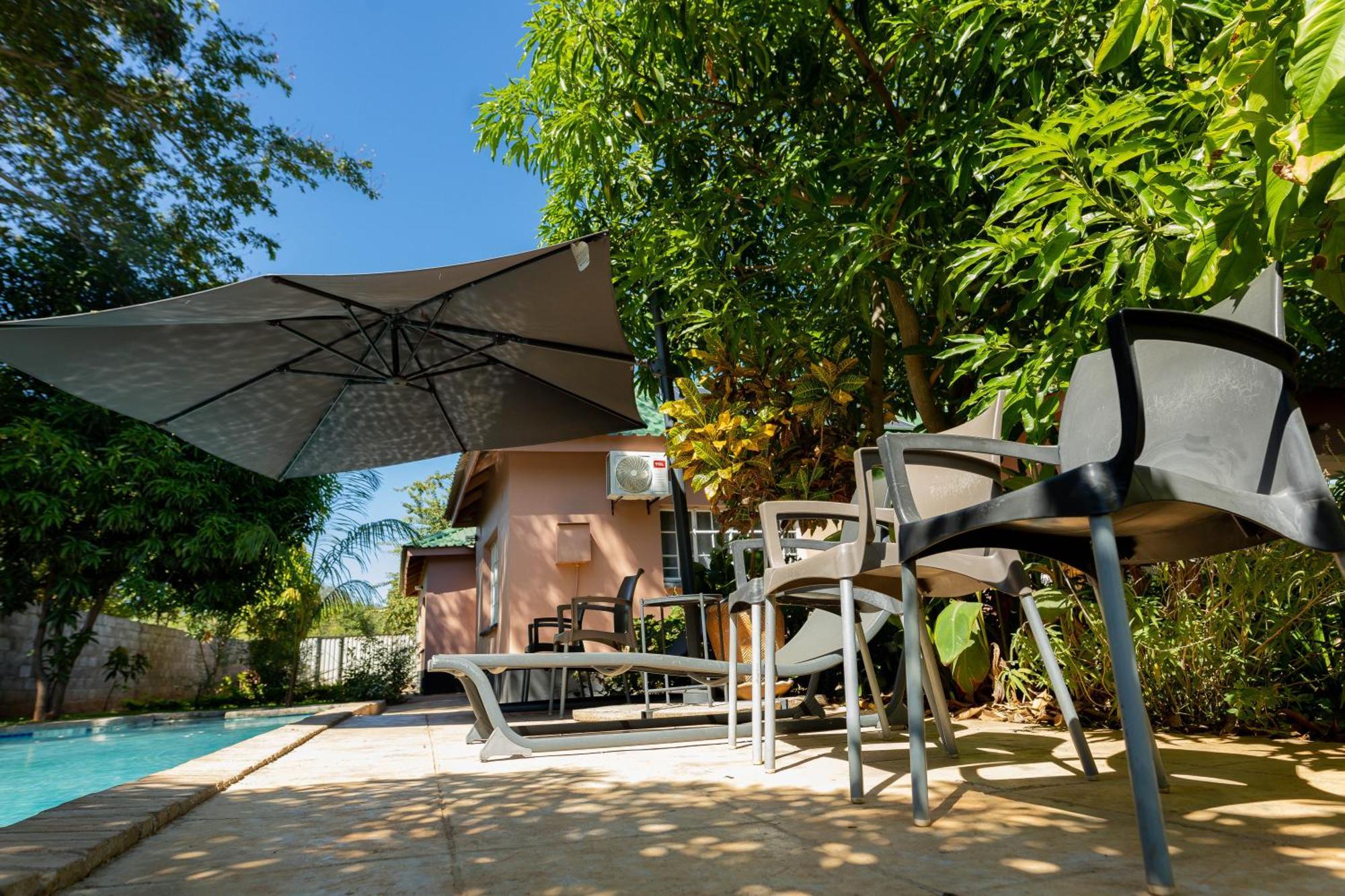 Hungwe House Villa Victoria Falls Exteriör bild