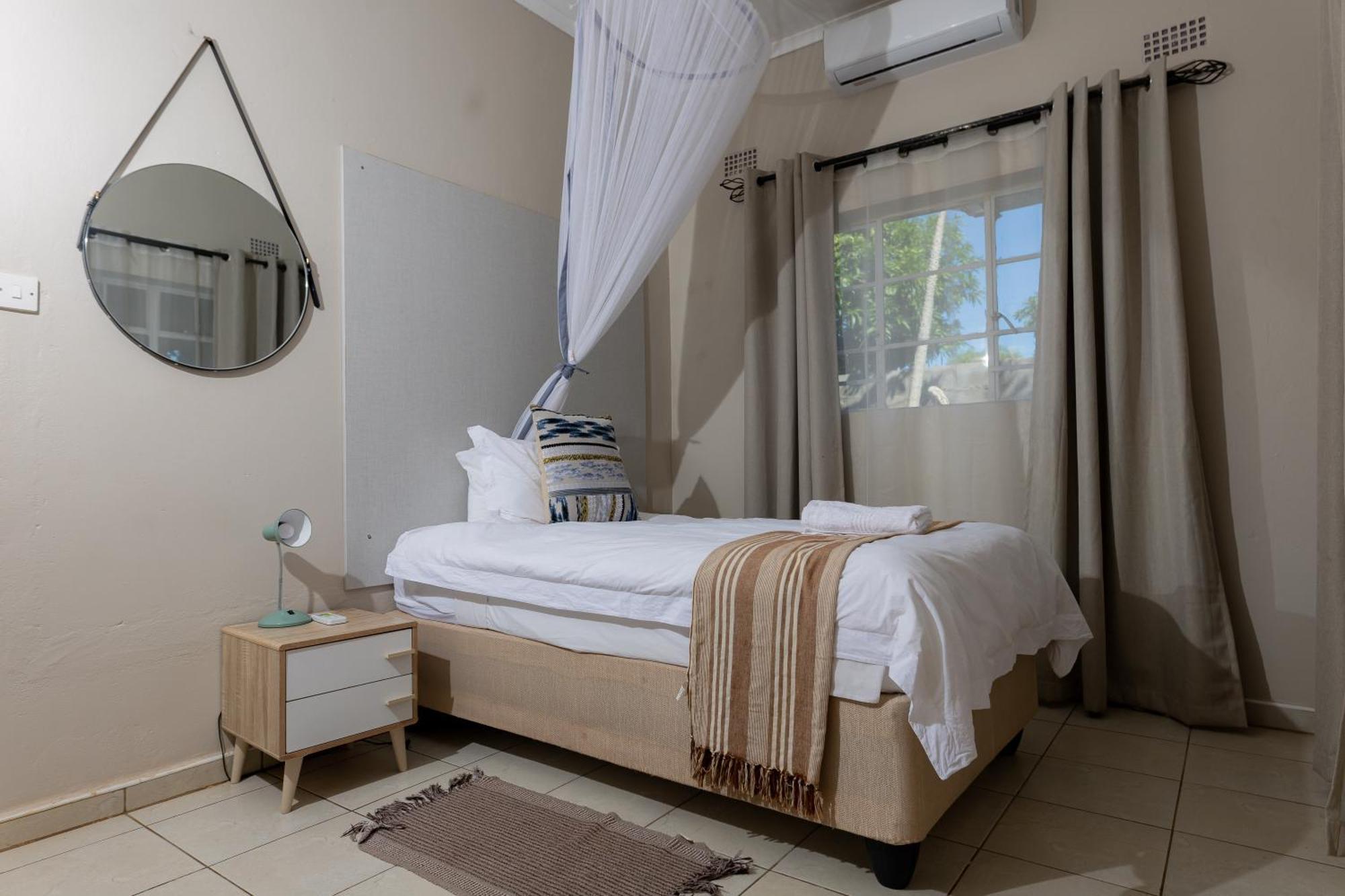 Hungwe House Villa Victoria Falls Exteriör bild