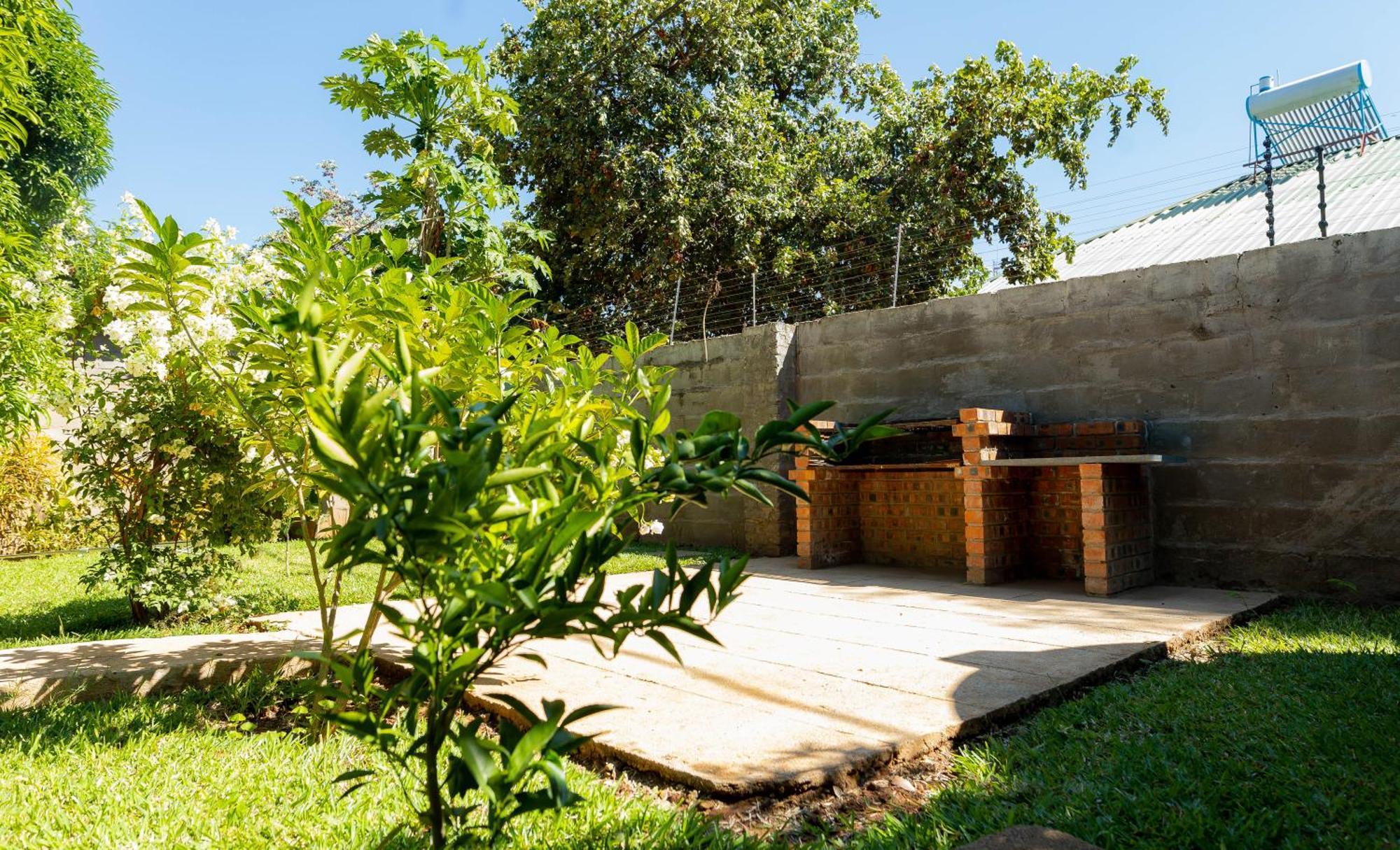 Hungwe House Villa Victoria Falls Exteriör bild